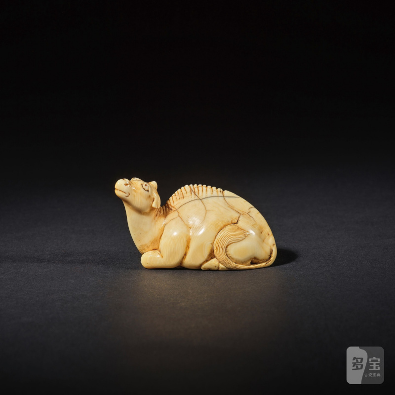 象牙彫根付 駱駝 銘「友忠」 19世紀前期 | NETSUKE EN IVOIRE REPRÉSENTANT UN DROMADAIRE COUCHÉ - 图5